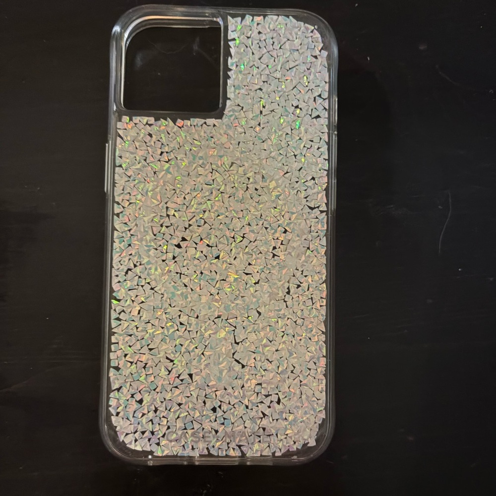 2 iPhone 14 cases.